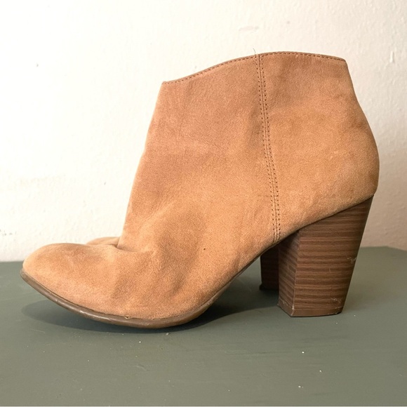 OLD NAVY Women’s 8M Tan Suede Block Heel Ankle Boots - Picture 2 of 7